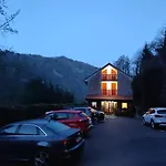 La Salmonera Cangas De Onis Hotel 2*