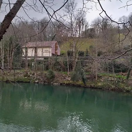 La Salmonera Cangas De Onis Hotel 2*