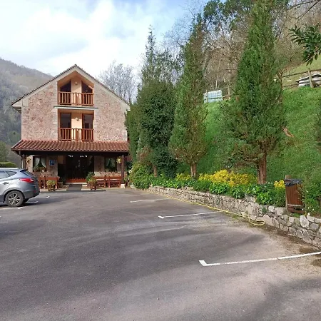 Hotel La Salmonera Cangas De Onis 2*