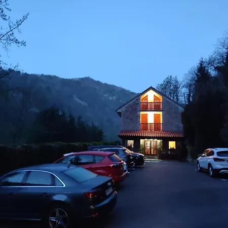 La Salmonera Cangas De Onis Hotel 2*