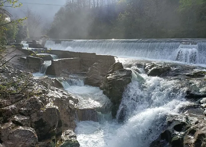 Hotel La Salmonera Cangas De Onis 2*