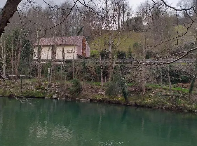 La Salmonera Cangas De Onis Hotel 2*